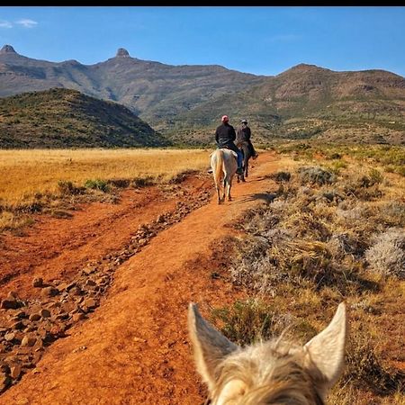 Twin Peaks Cottages And Horse Trekking Масеру Екстер'єр фото