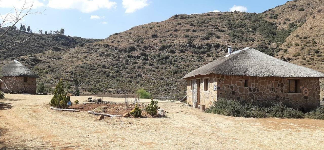 Twin Peaks Cottages And Horse Trekking Масеру Екстер'єр фото